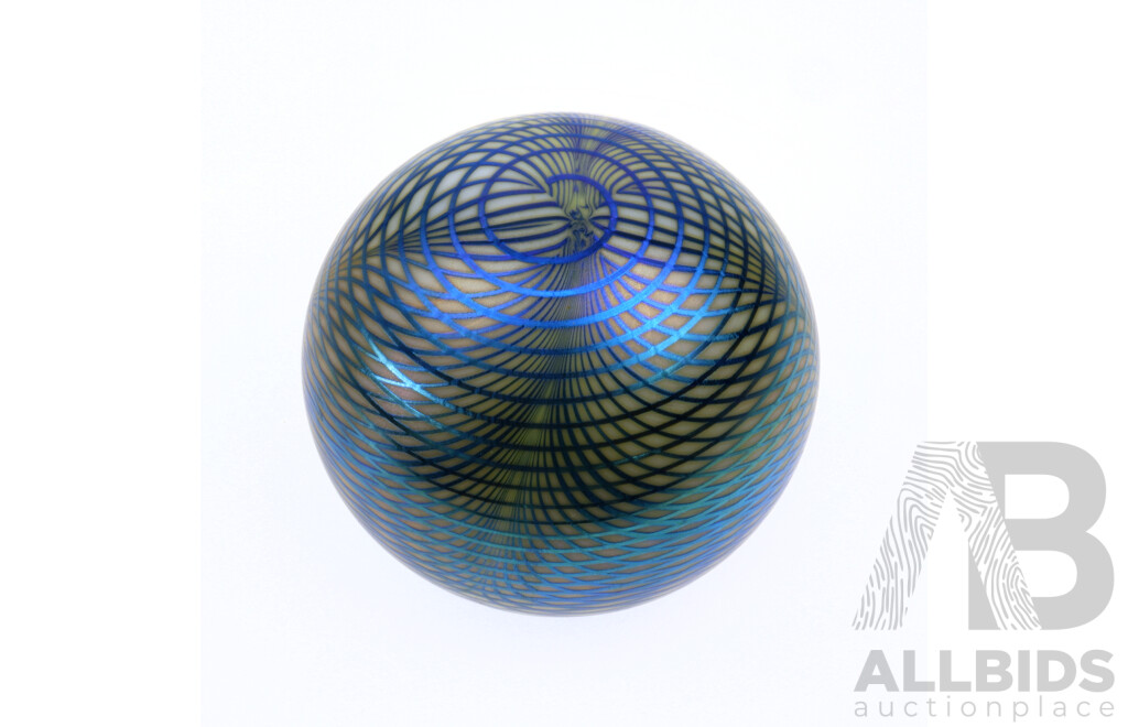 Steven Smyers (American), 'Northern Star' Iridescent Art Glass Paperweight 1975, Dia. 8cm