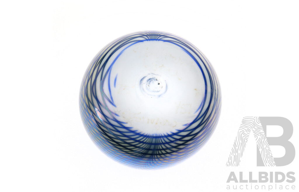 Steven Smyers (American), 'Northern Star' Iridescent Art Glass Paperweight 1975, Dia. 8cm