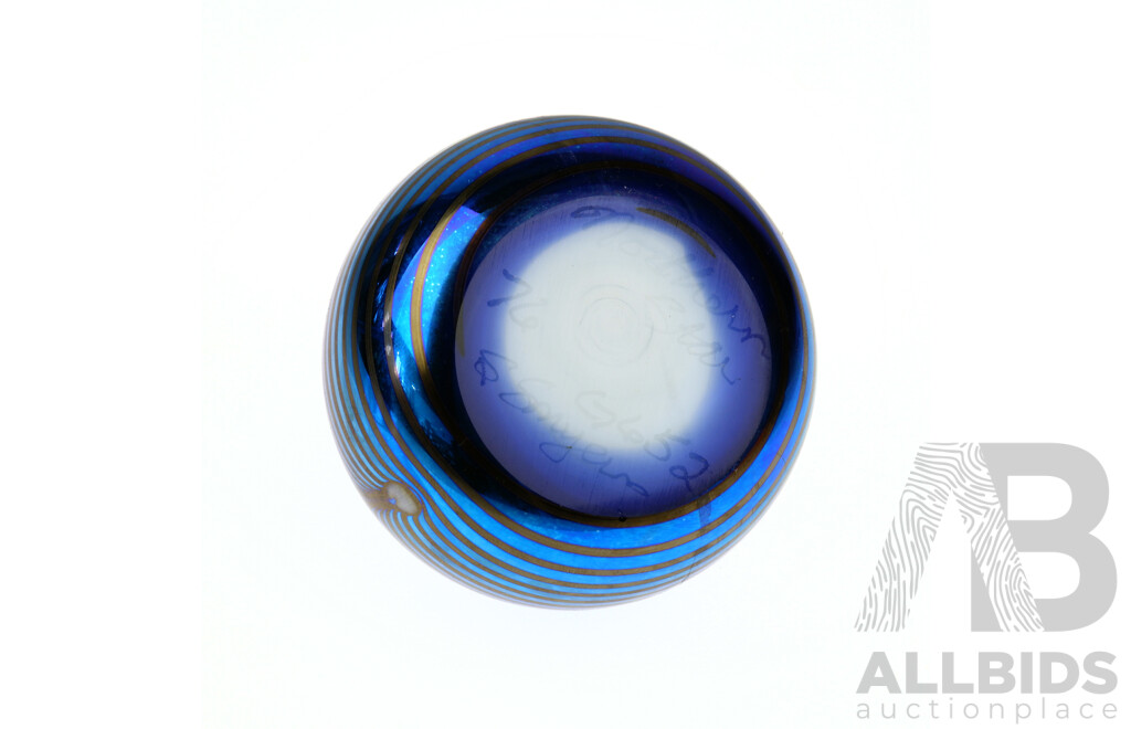 Steven Smyers (American), 'Northern Star' Iridescent Art Glass Paperweight 1976, Dia. 7cm