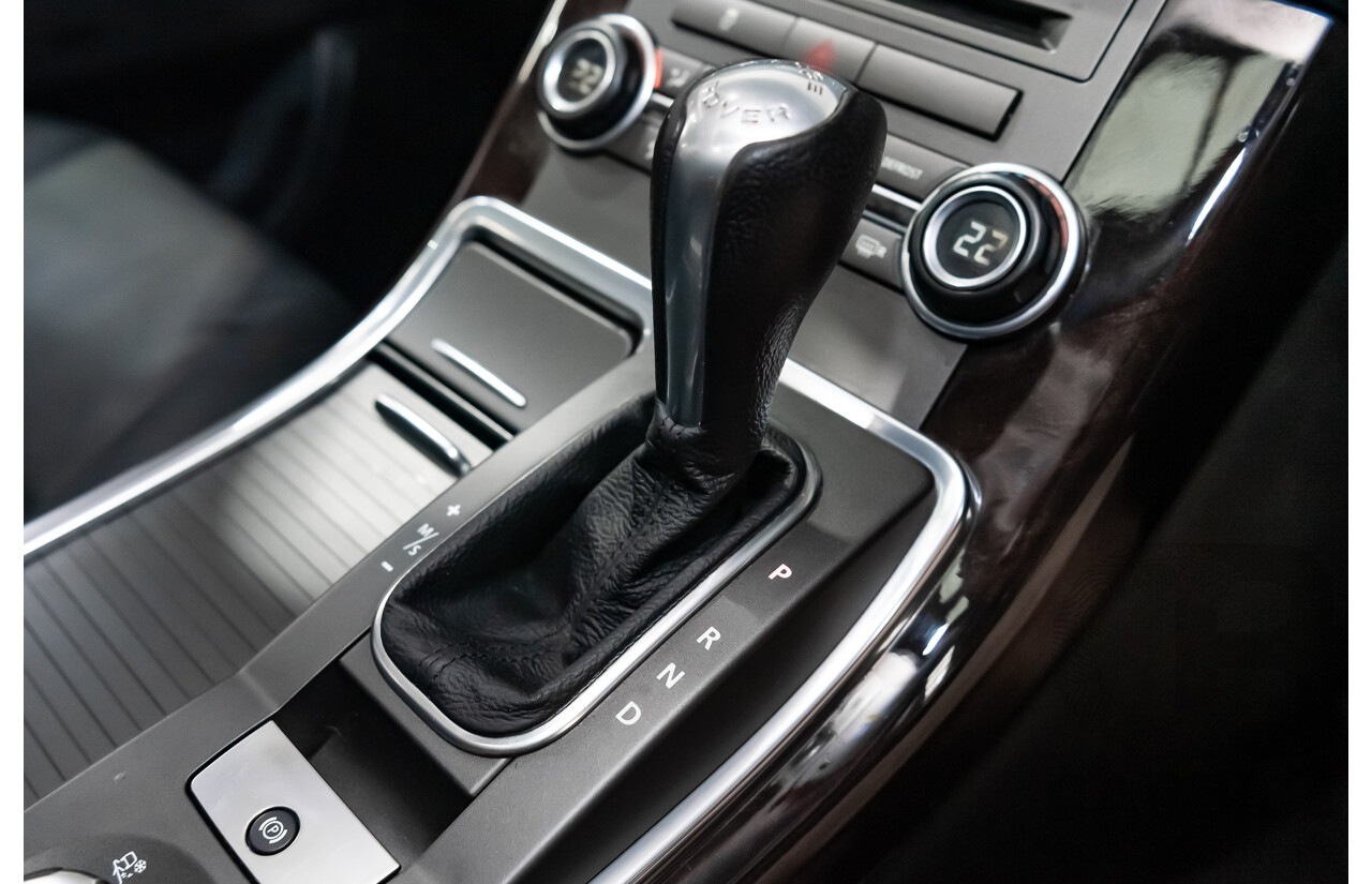 04/2011 Land Rover Range Rover Sport 3.0 TDV6 (4x4) MY10 White 4d Wagon Turbo Diesel 3.0L