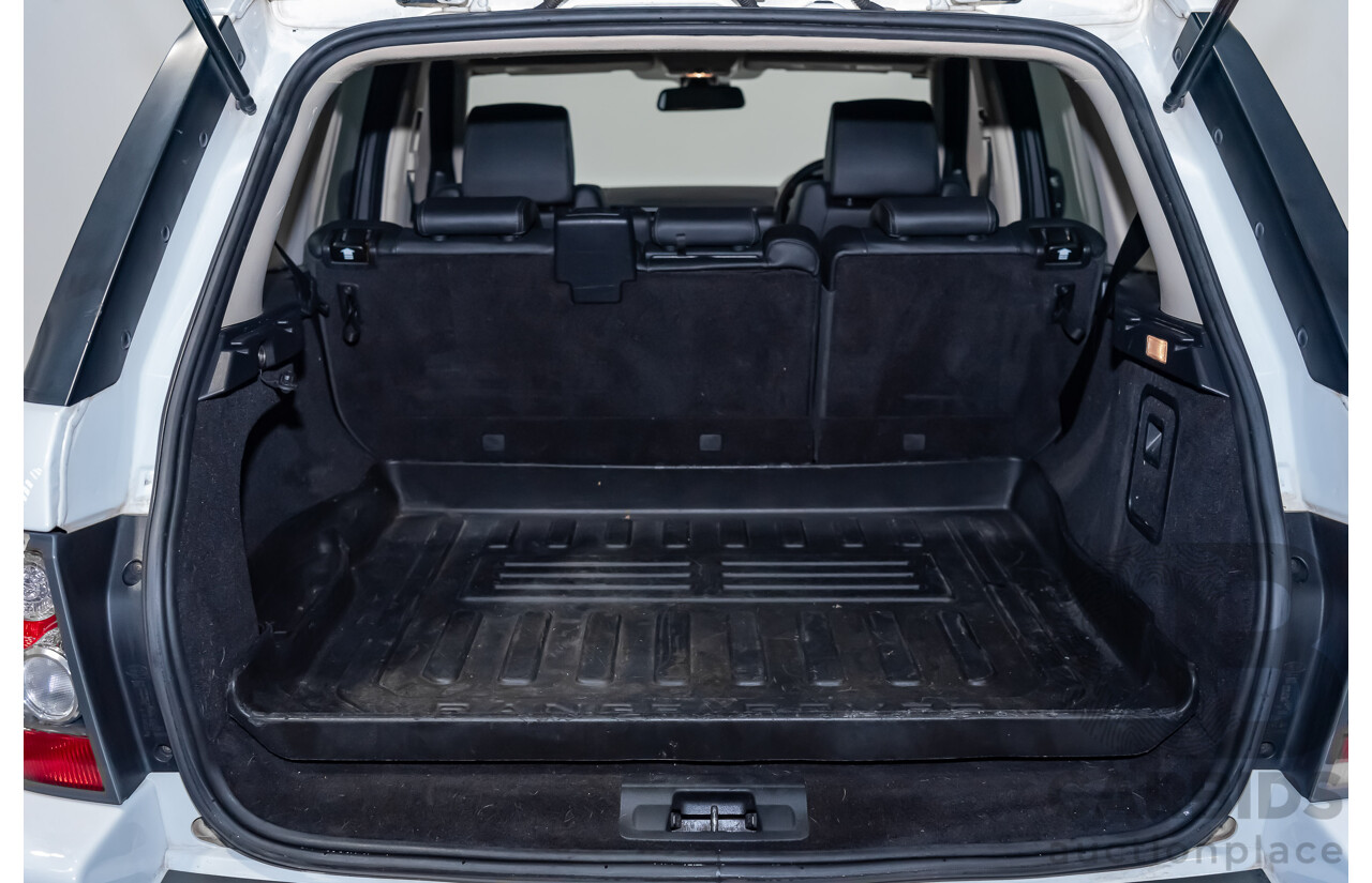 04/2011 Land Rover Range Rover Sport 3.0 TDV6 (4x4) MY10 White 4d Wagon Turbo Diesel 3.0L