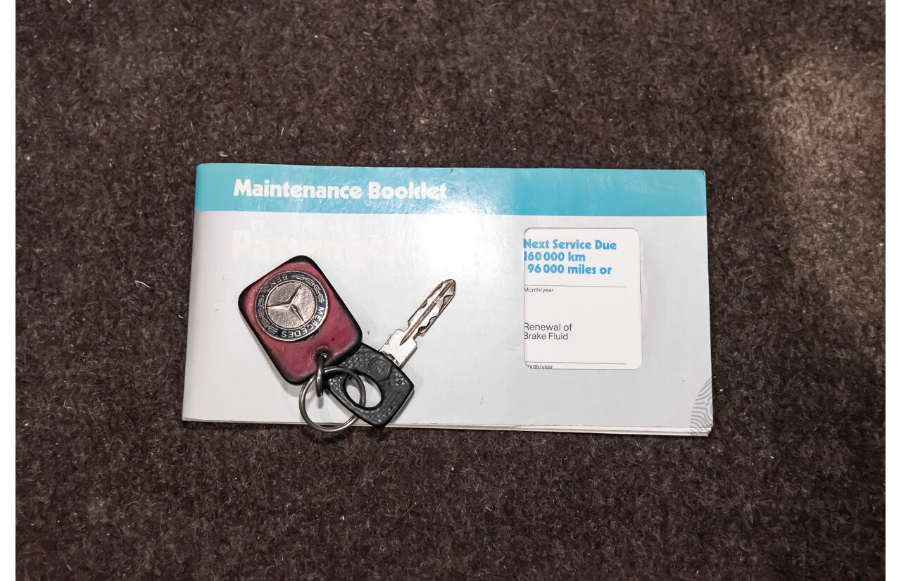 5/1988 Mercedes Benz 560 SEC W126 2d Coupe Pajettrot Maroon Metallic V8 5.5L