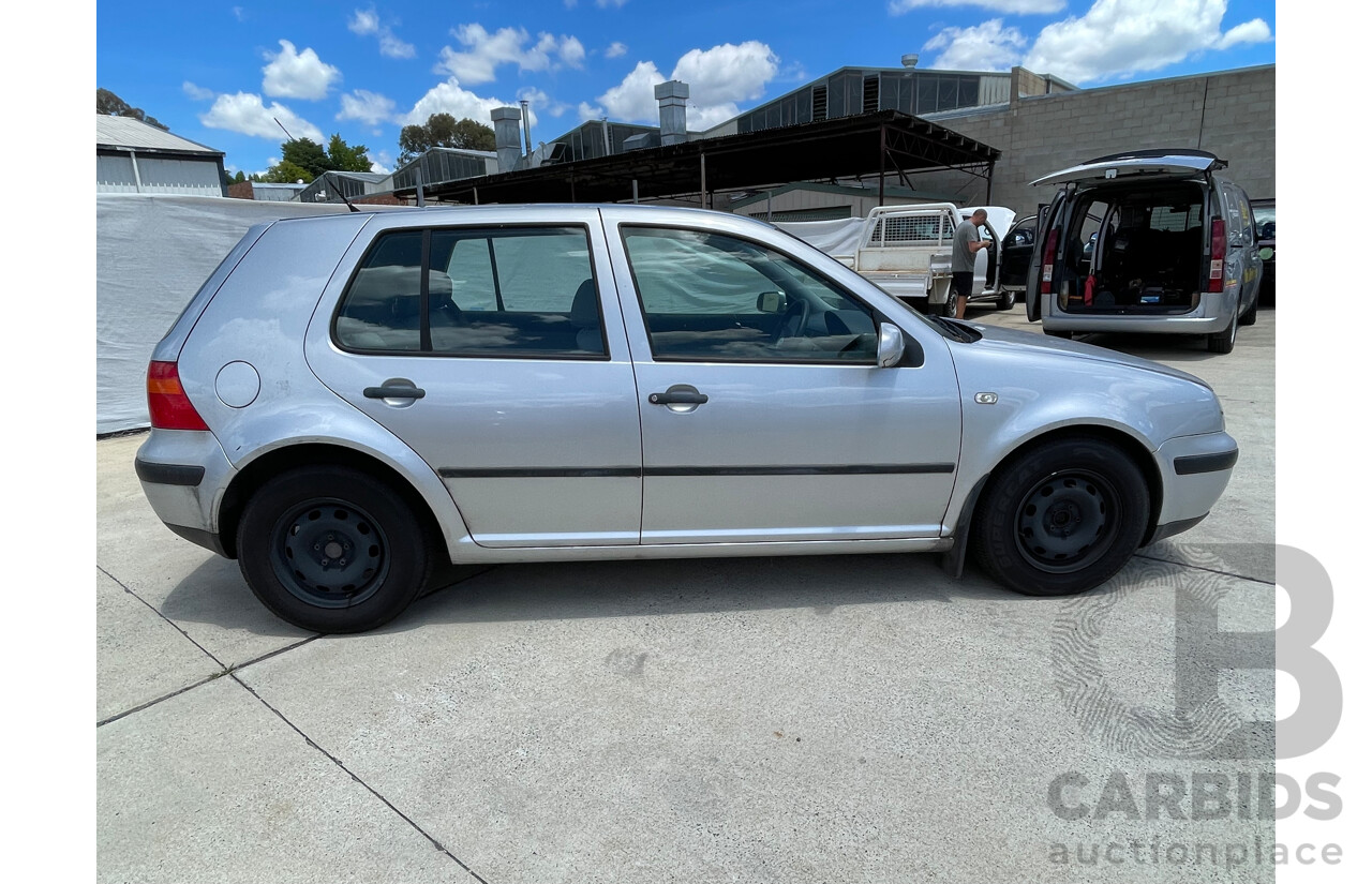 5/2002 Volkswagen Golf 1.6 S  5d Hatchback Silver 1.6L