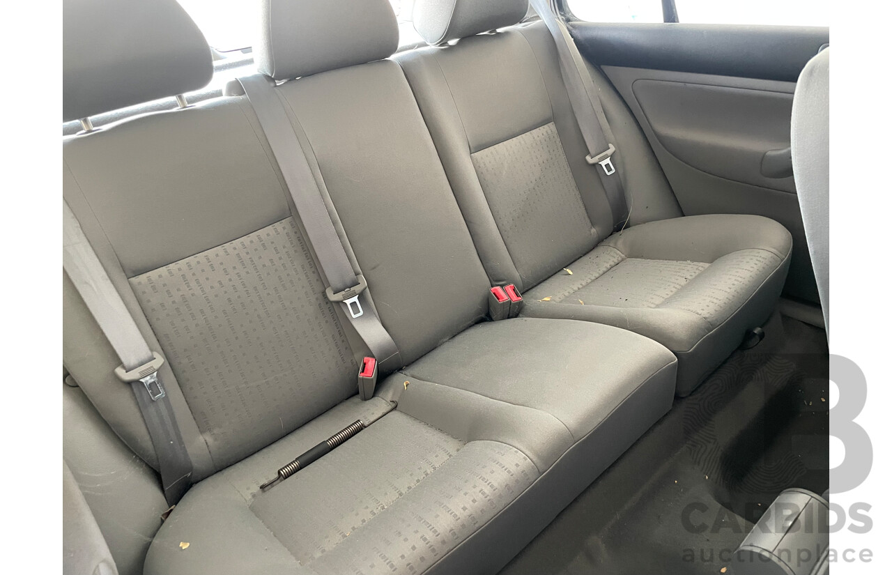 5/2002 Volkswagen Golf 1.6 S  5d Hatchback Silver 1.6L