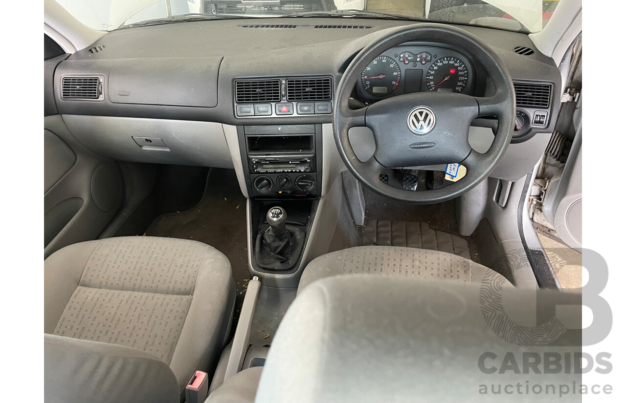 5/2002 Volkswagen Golf 1.6 S  5d Hatchback Silver 1.6L