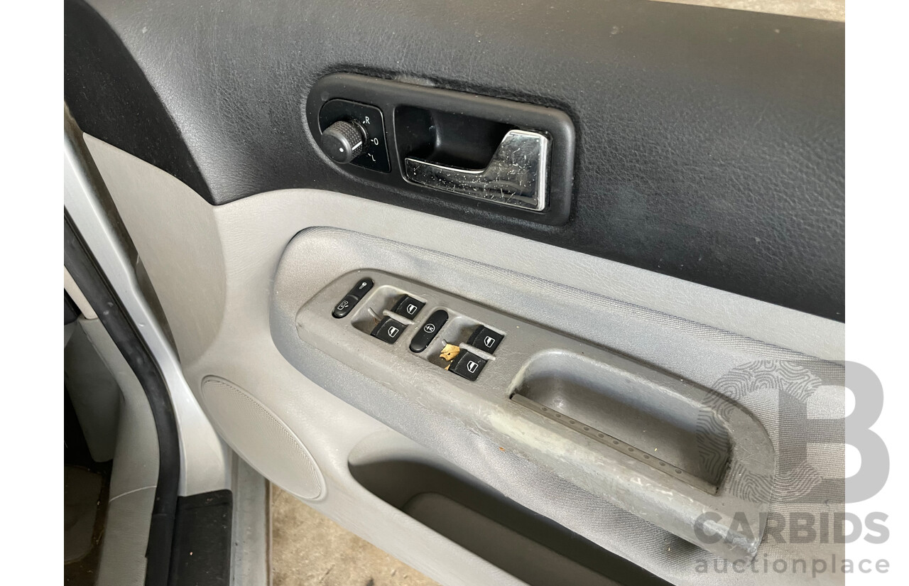 5/2002 Volkswagen Golf 1.6 S  5d Hatchback Silver 1.6L