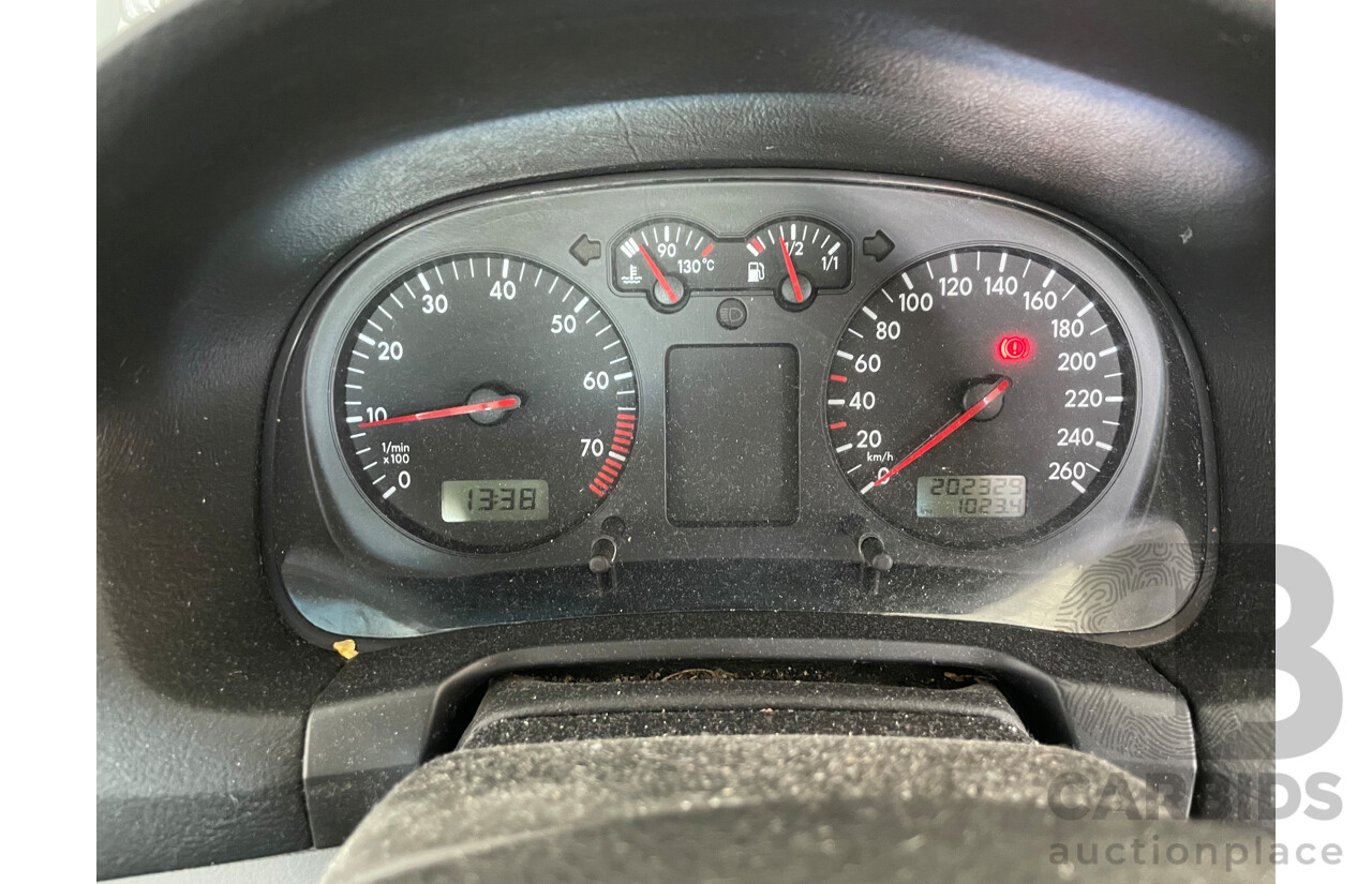 5/2002 Volkswagen Golf 1.6 S  5d Hatchback Silver 1.6L