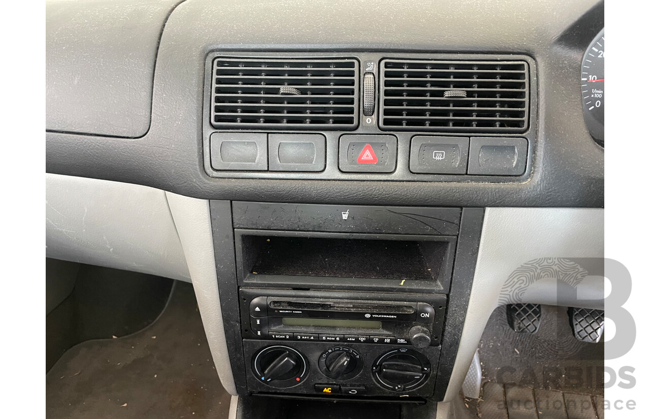 5/2002 Volkswagen Golf 1.6 S  5d Hatchback Silver 1.6L