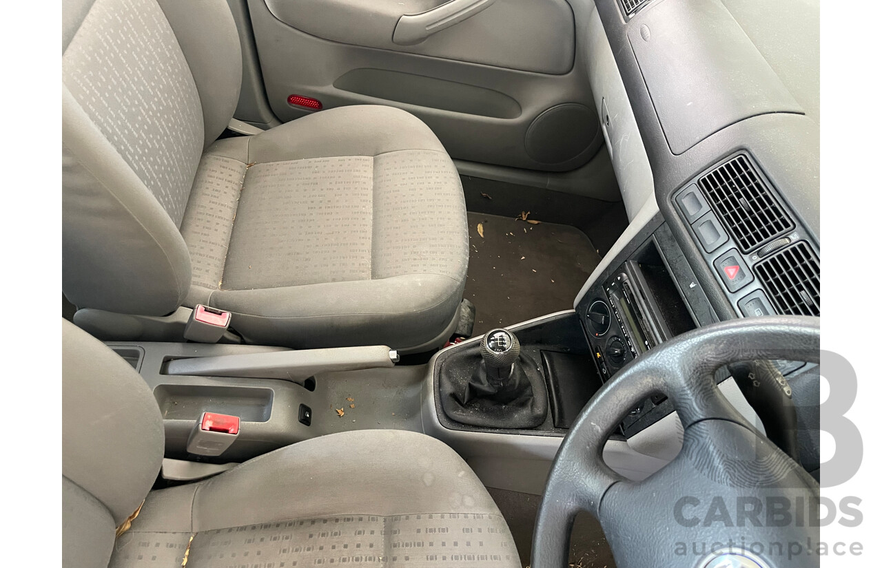 5/2002 Volkswagen Golf 1.6 S  5d Hatchback Silver 1.6L