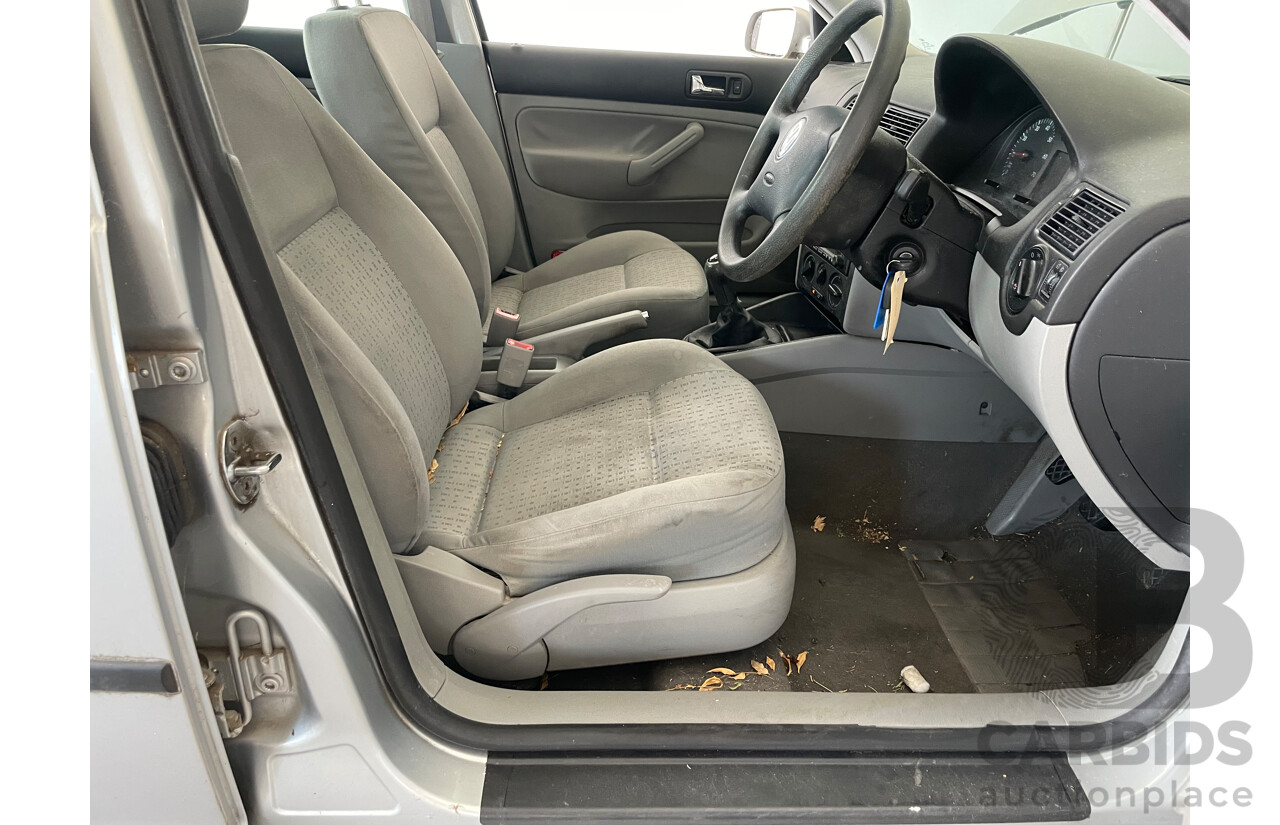 5/2002 Volkswagen Golf 1.6 S  5d Hatchback Silver 1.6L