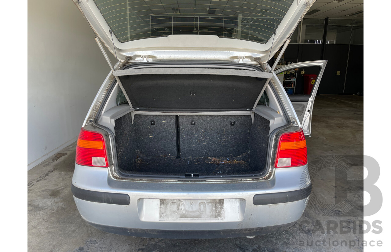 5/2002 Volkswagen Golf 1.6 S  5d Hatchback Silver 1.6L