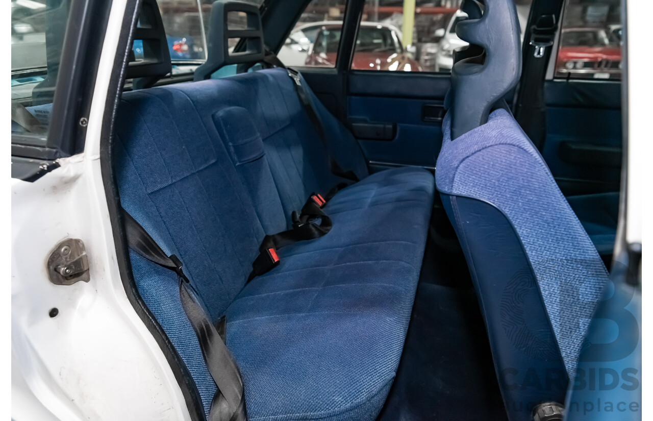 9/1990 Volvo 240 GL  4d Sedan White 2.3L