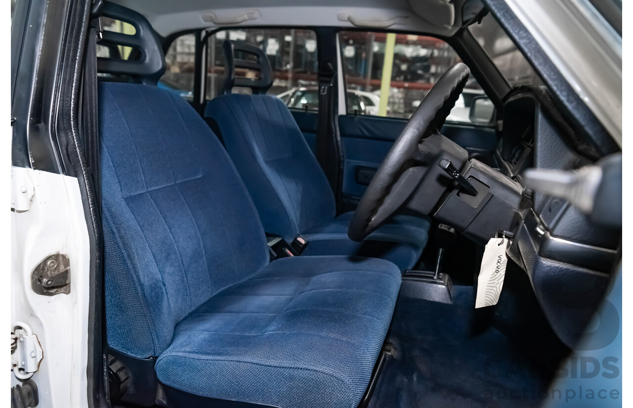 9/1990 Volvo 240 GL  4d Sedan White 2.3L