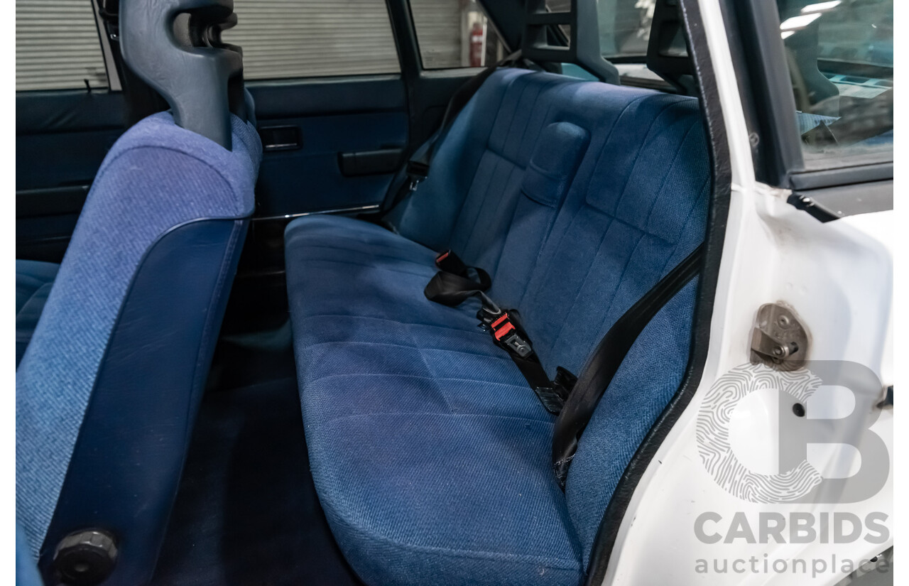 9/1990 Volvo 240 GL  4d Sedan White 2.3L