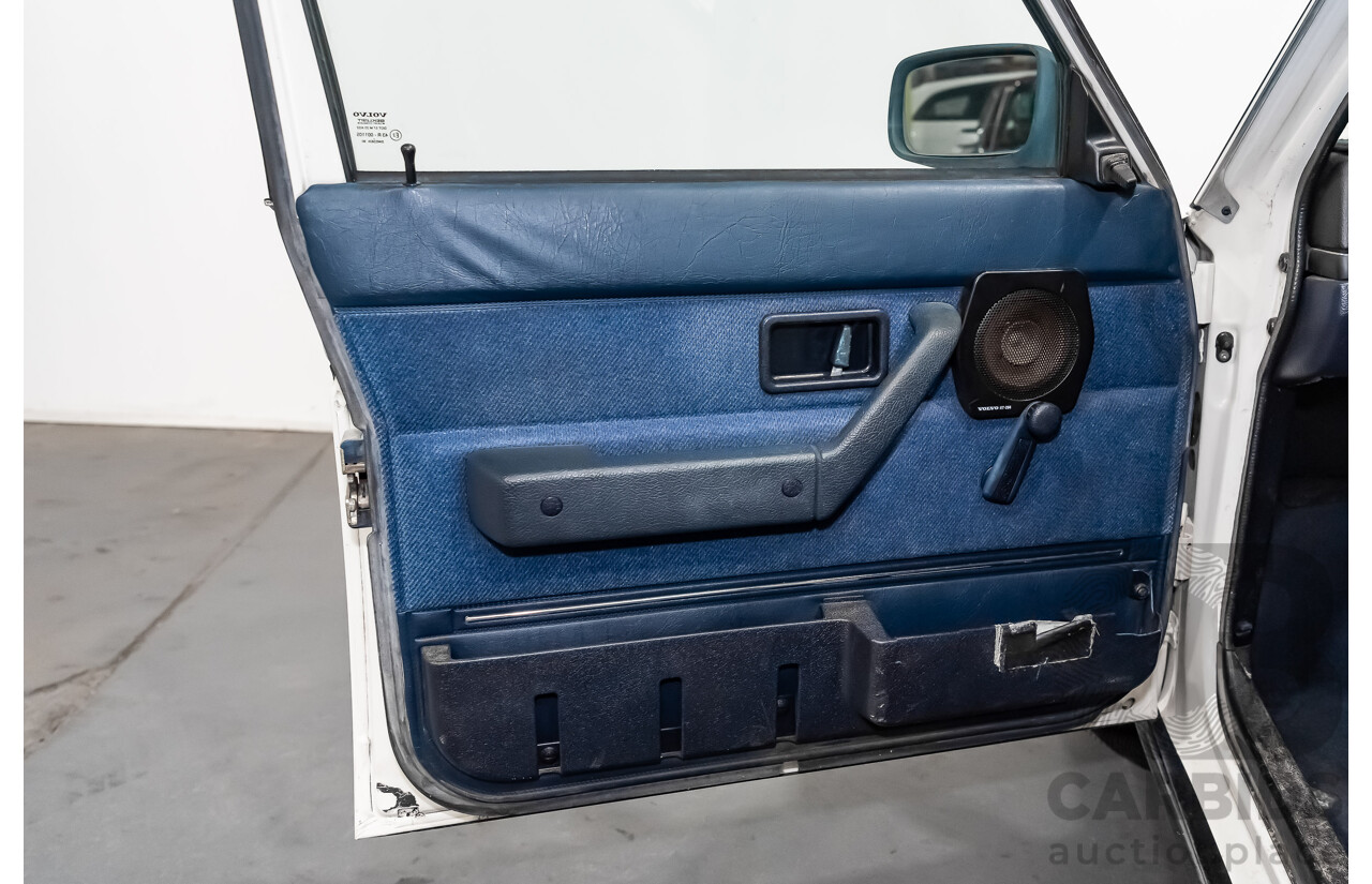 9/1990 Volvo 240 GL  4d Sedan White 2.3L