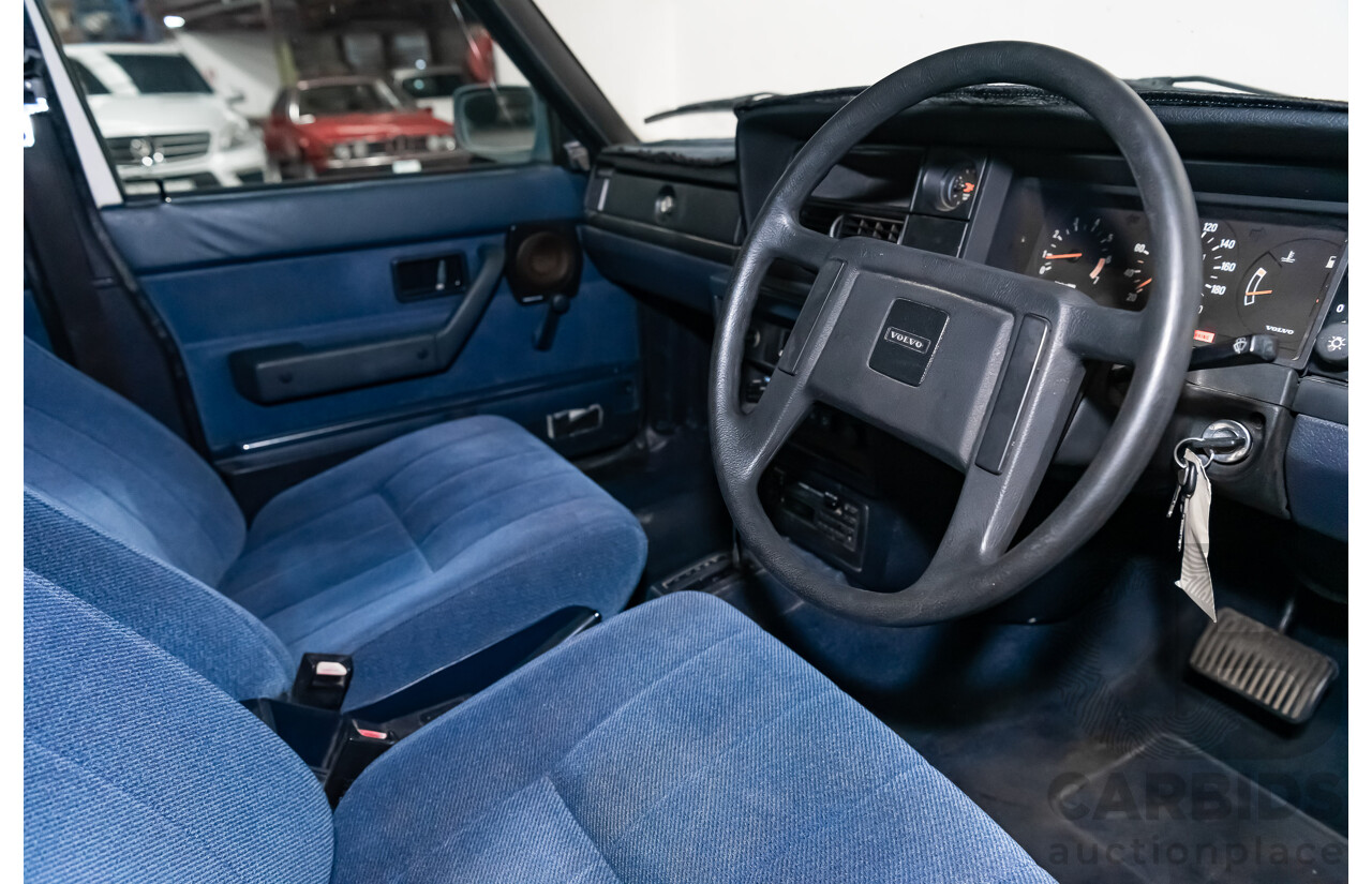 9/1990 Volvo 240 GL  4d Sedan White 2.3L