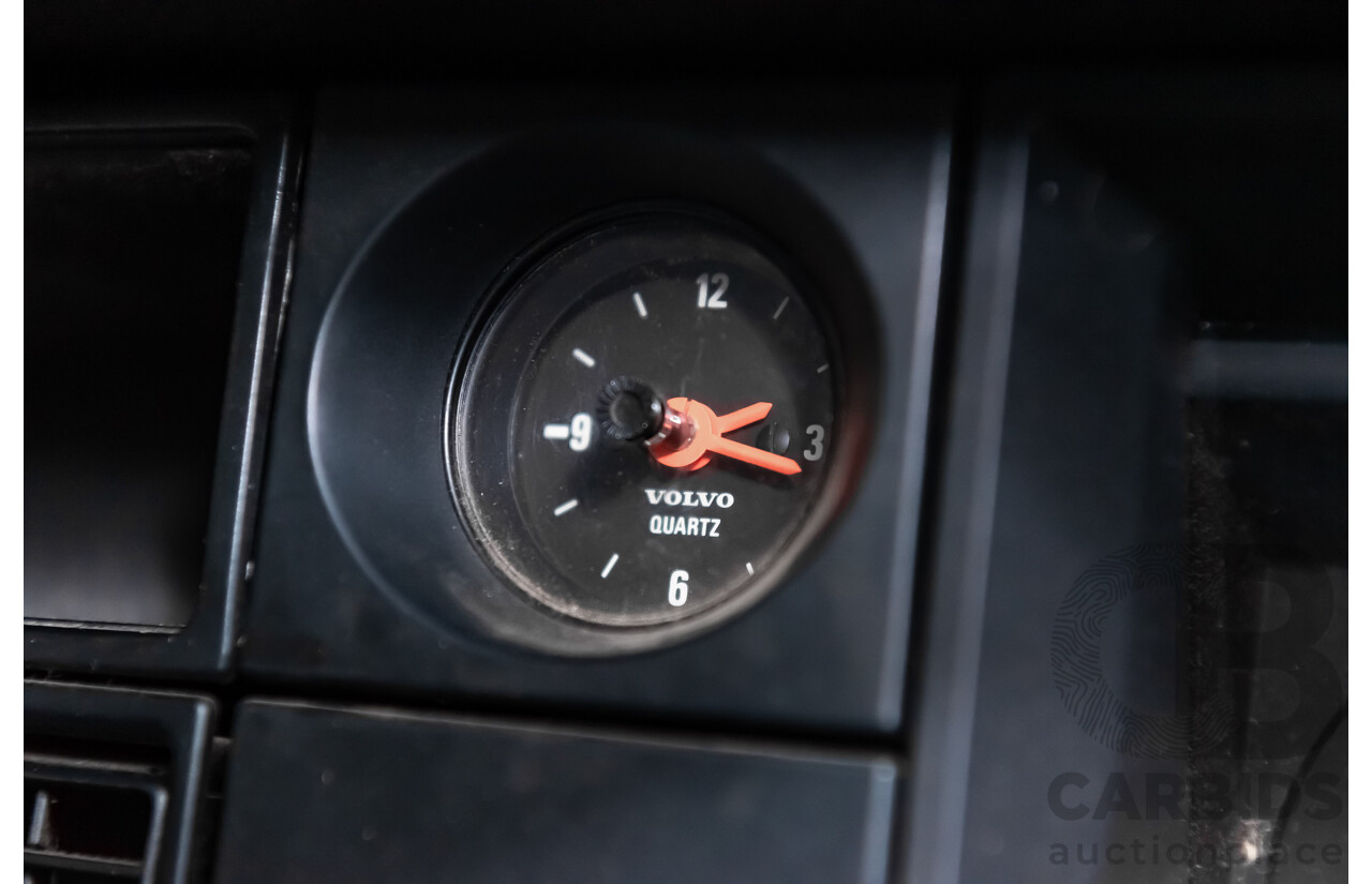 9/1990 Volvo 240 GL  4d Sedan White 2.3L