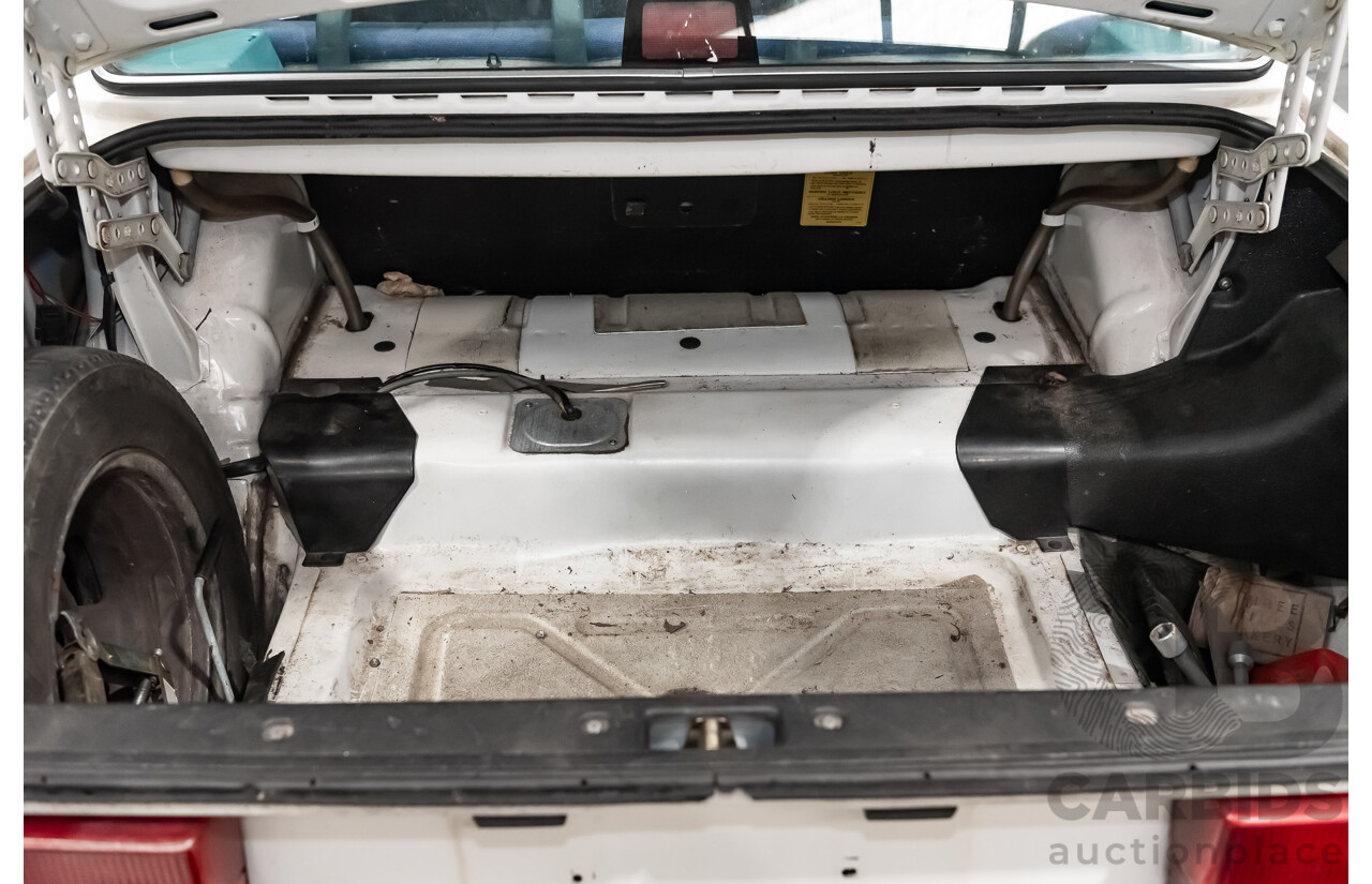 9/1990 Volvo 240 GL  4d Sedan White 2.3L