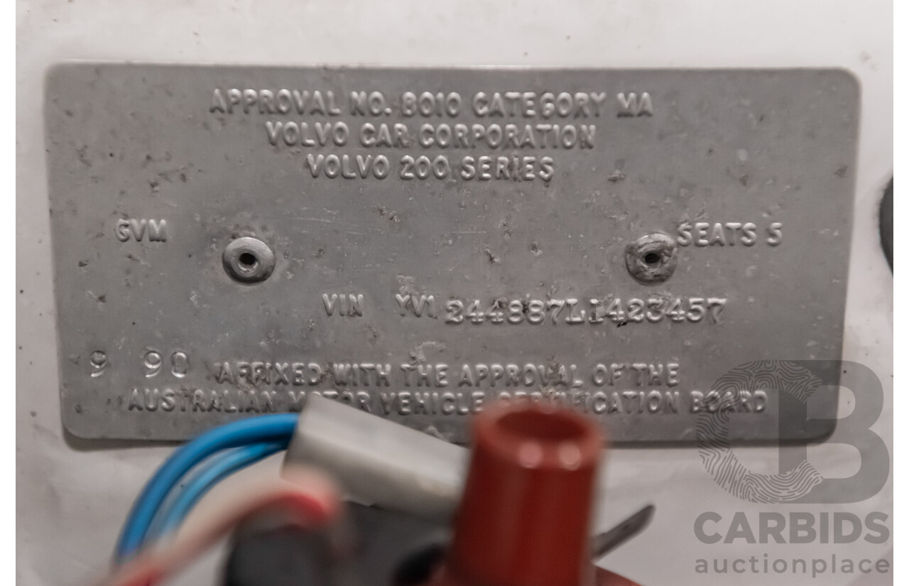 9/1990 Volvo 240 GL  4d Sedan White 2.3L