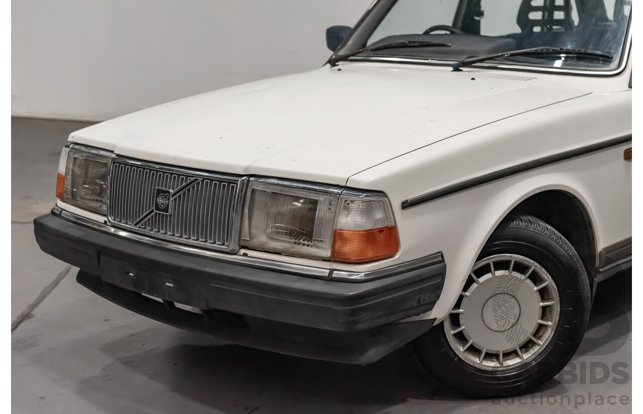 9/1990 Volvo 240 GL  4d Sedan White 2.3L