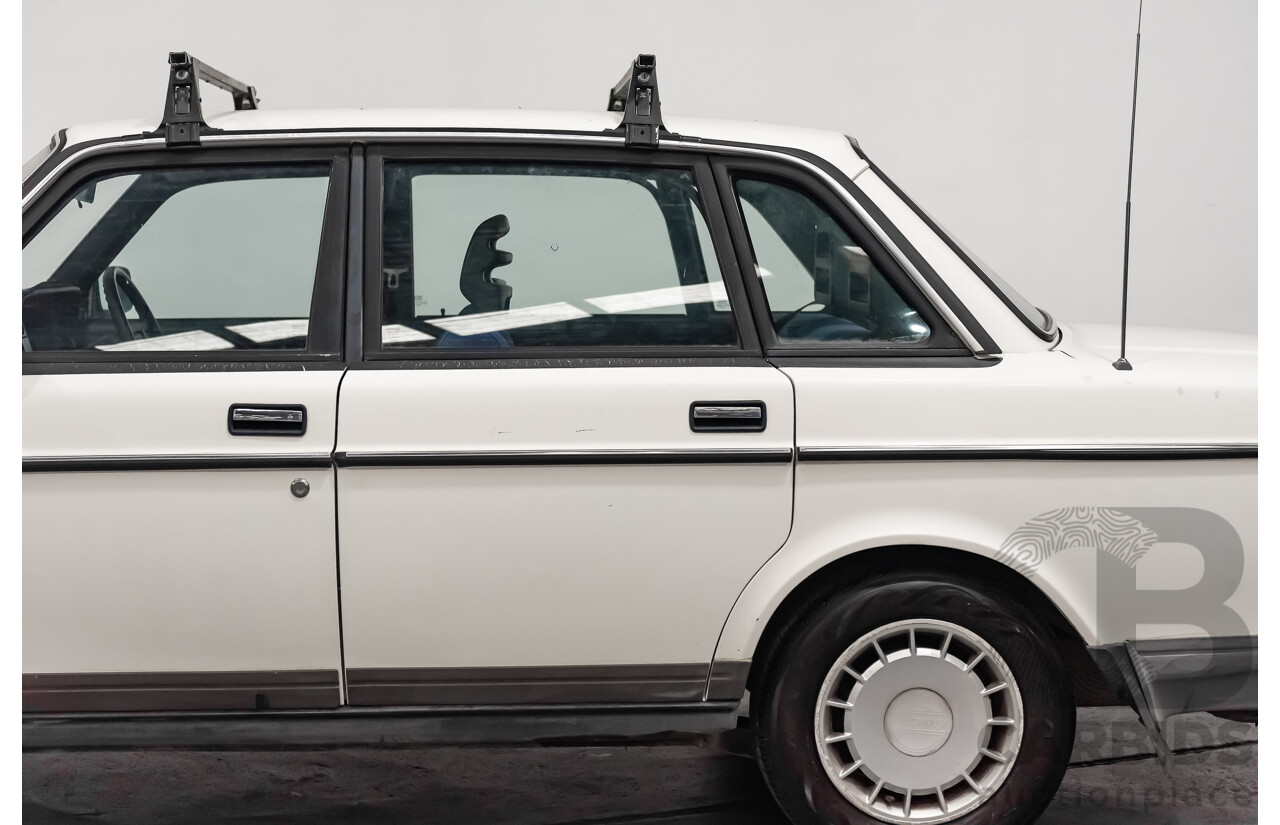 9/1990 Volvo 240 GL  4d Sedan White 2.3L