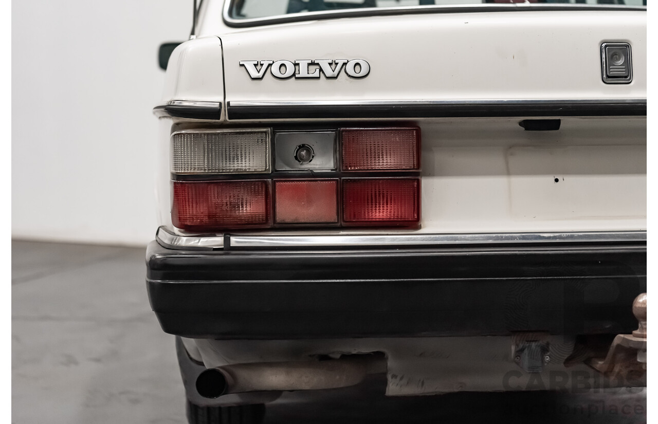 9/1990 Volvo 240 GL  4d Sedan White 2.3L