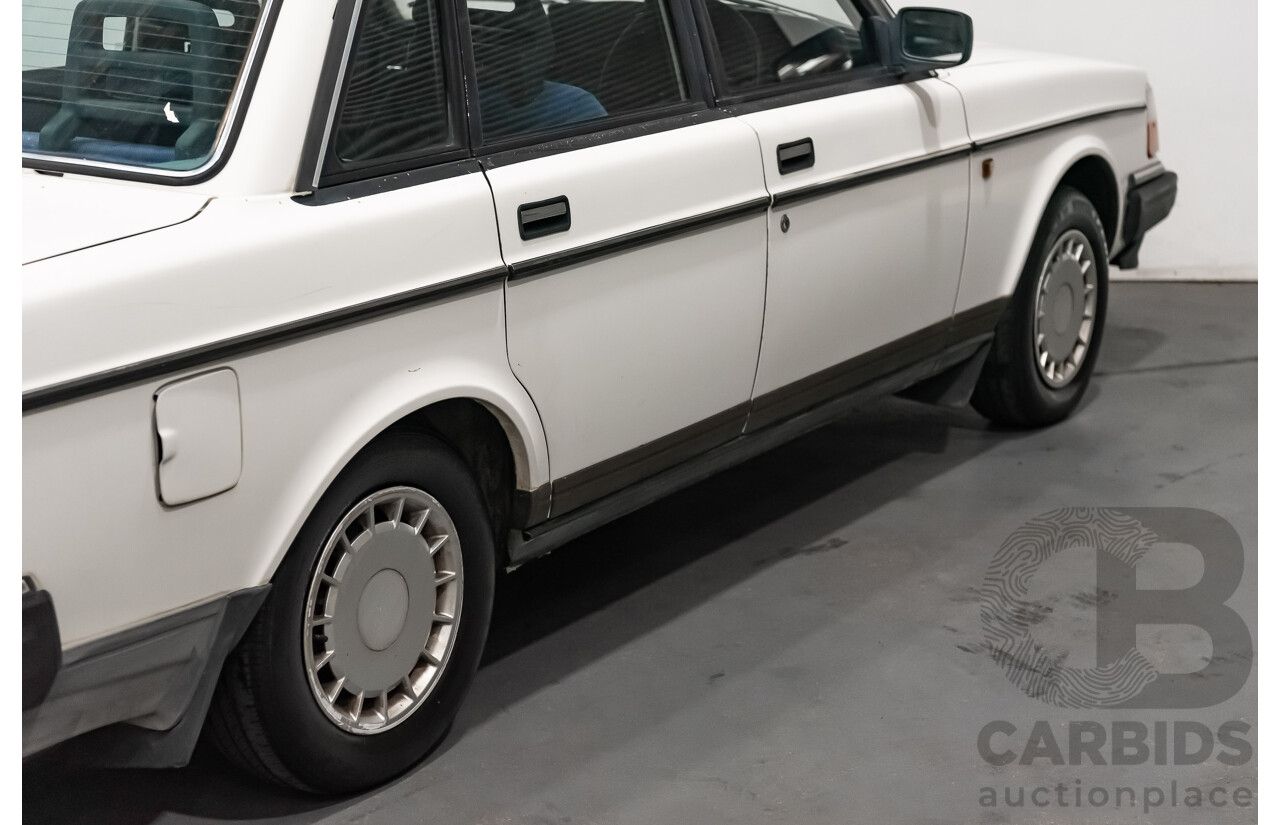 9/1990 Volvo 240 GL  4d Sedan White 2.3L