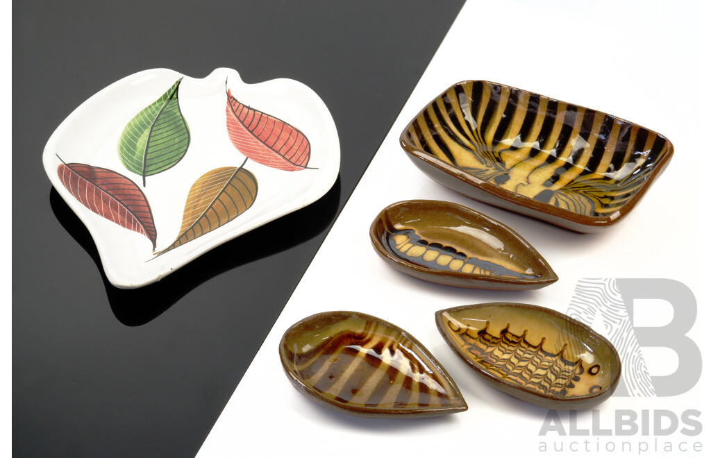 Collection Porcelain Comprising Three Small Bath Pottery UK Dishes Along with Vintage Alessio Tasca Italy Hand Painted Platter