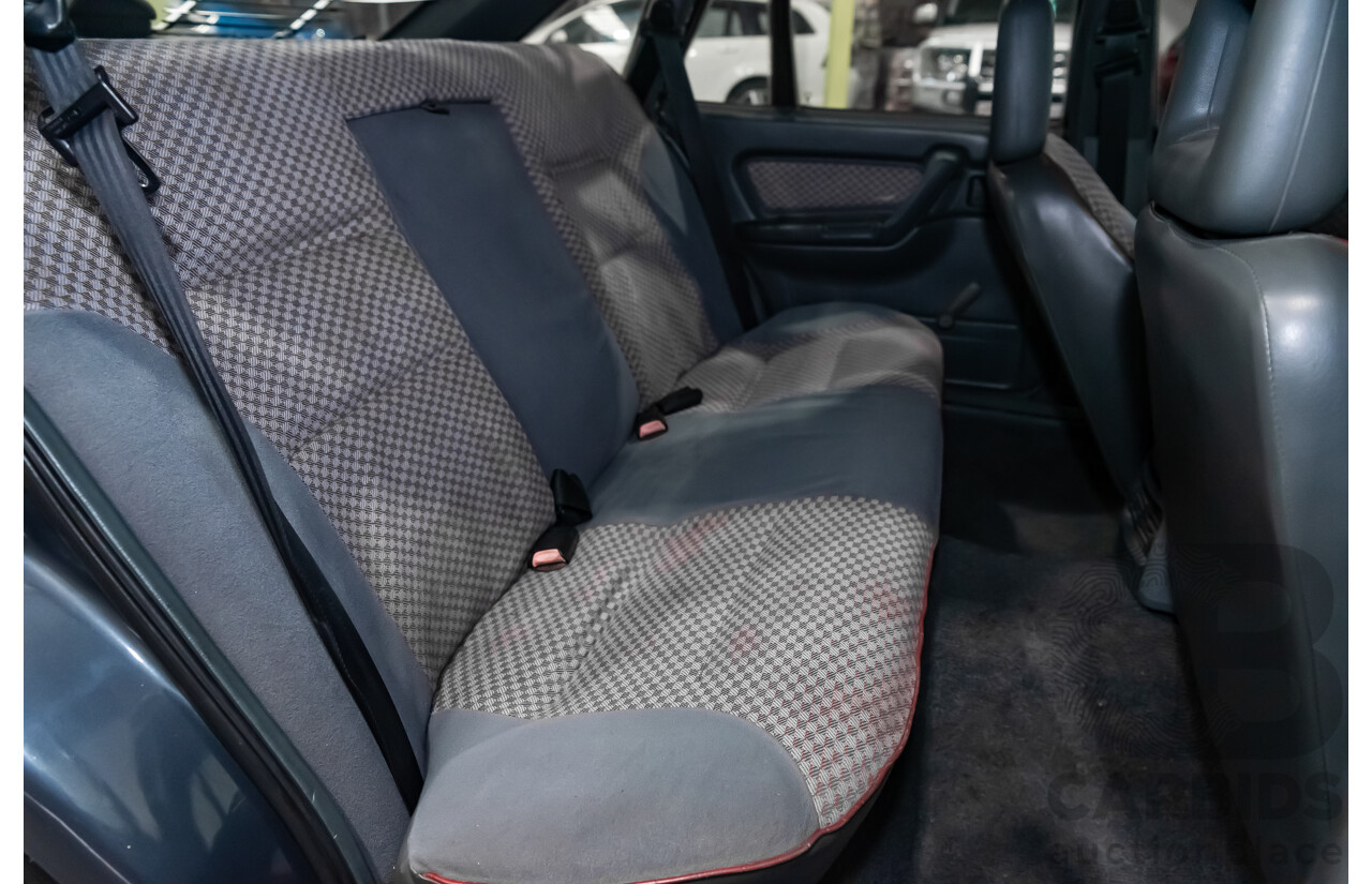 3/1990 Holden Commodore SS VN 4d Sedan A9F Atlas Grey V8 5.0L