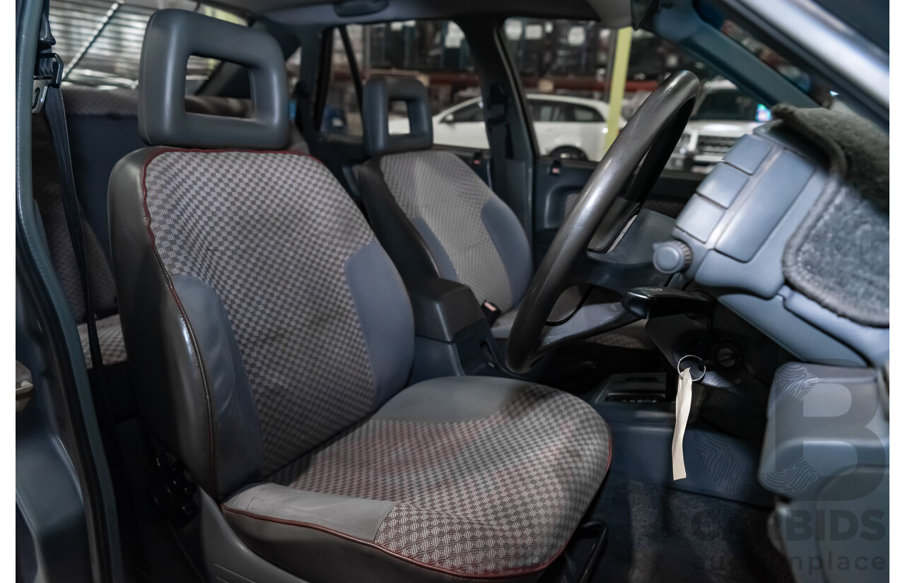 3/1990 Holden Commodore SS VN 4d Sedan A9F Atlas Grey V8 5.0L