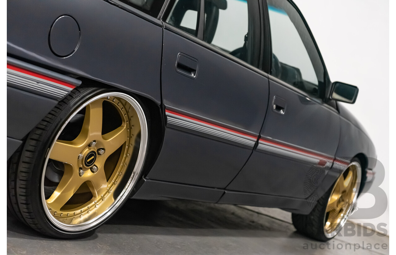 3/1990 Holden Commodore SS VN 4d Sedan A9F Atlas Grey V8 5.0L