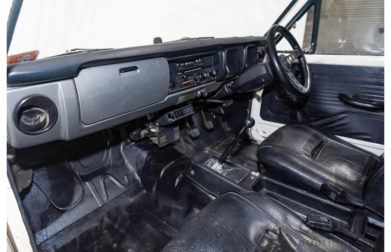 12/1977 Toyota Hilux RN27 2d Utility Tub Back Cream 18R 2.0L