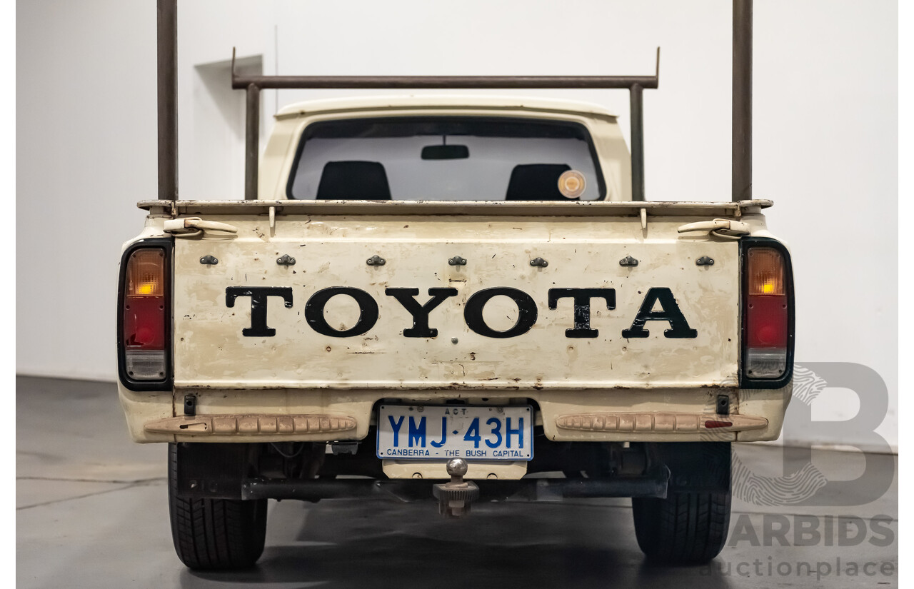 12/1977 Toyota Hilux RN27 2d Utility Tub Back Cream 18R 2.0L