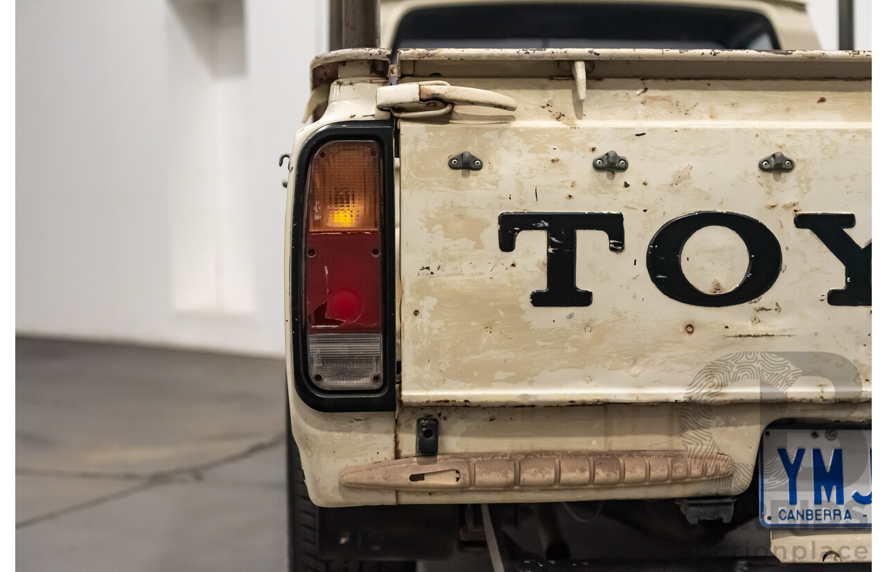 12/1977 Toyota Hilux RN27 2d Utility Tub Back Cream 18R 2.0L