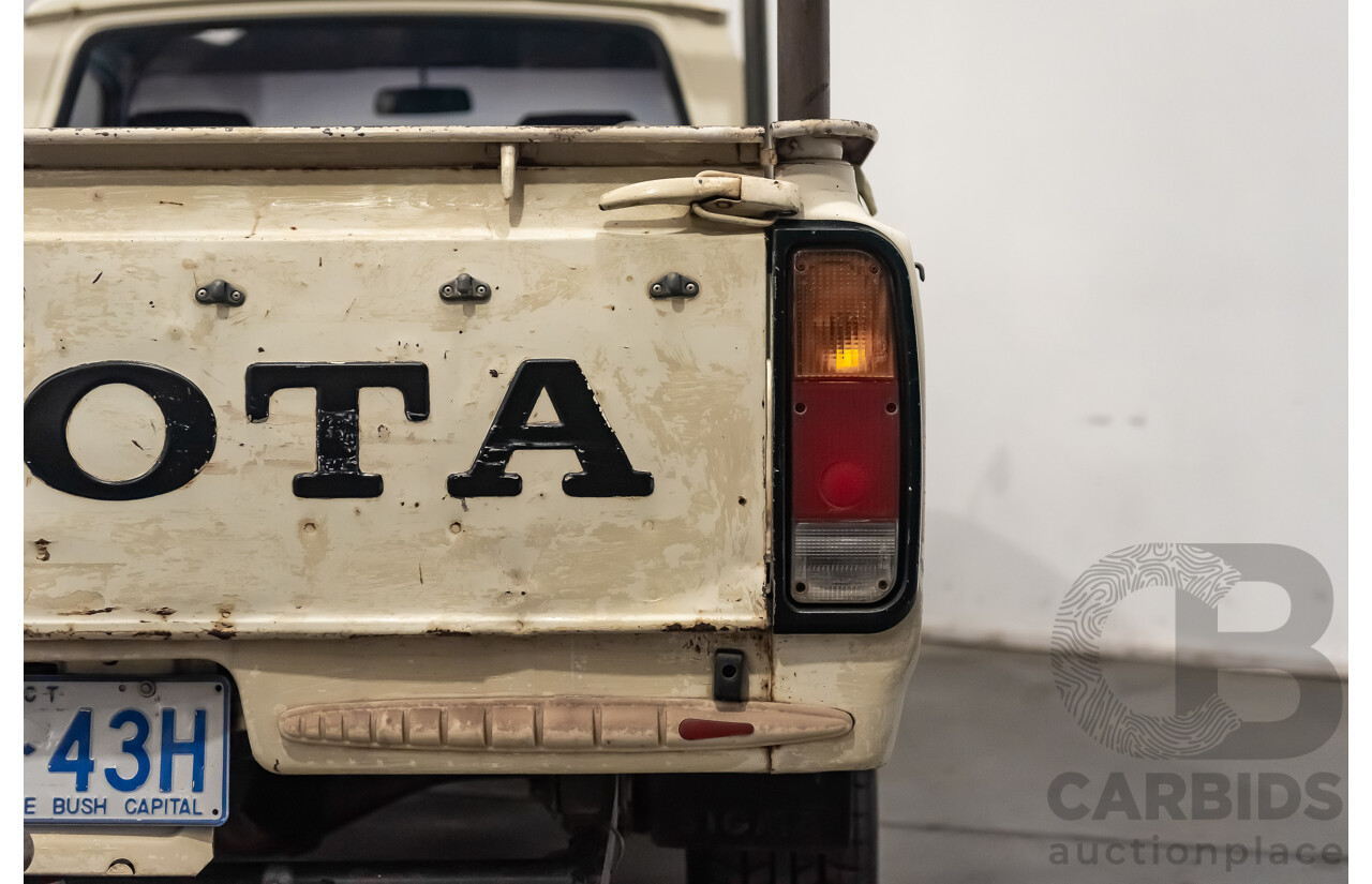12/1977 Toyota Hilux RN27 2d Utility Tub Back Cream 18R 2.0L