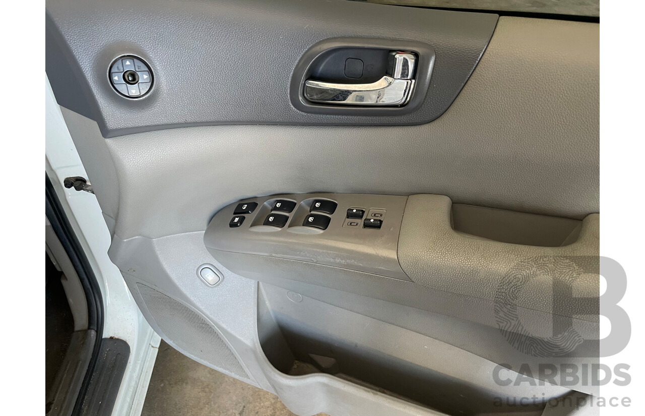 06/10 Kia Grand Carnival Si FWD VQ MY11 4D Wagon White 3.5L