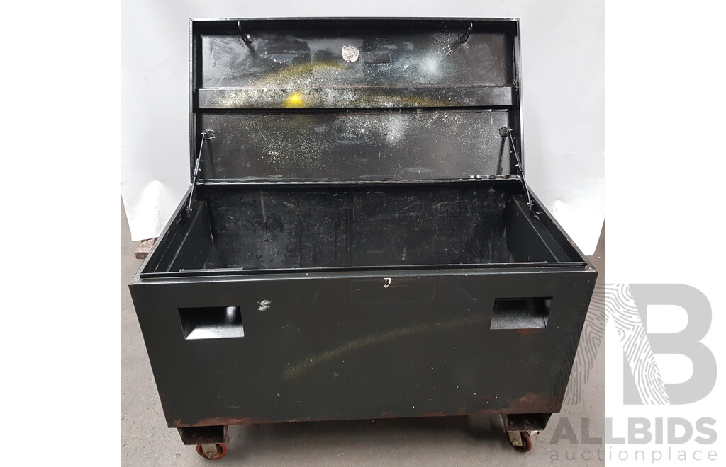 Heavy Duty Tool Box on Wheels