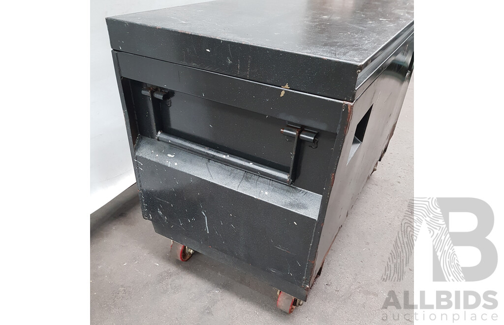 Heavy Duty Tool Box on Wheels