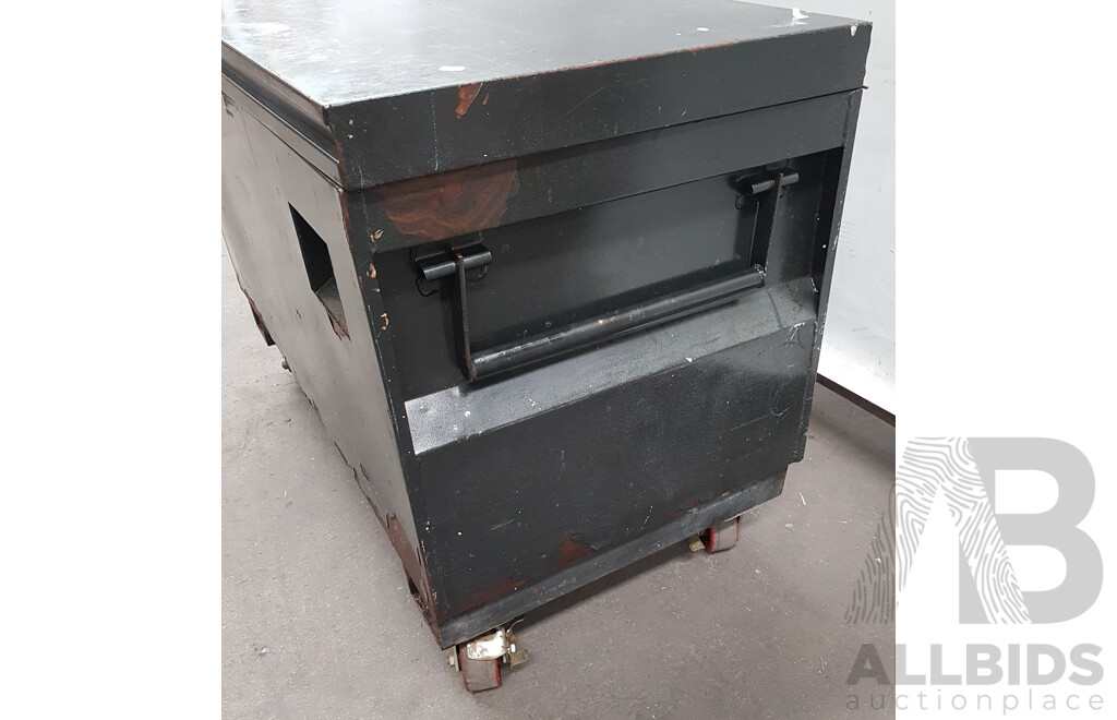 Heavy Duty Tool Box on Wheels