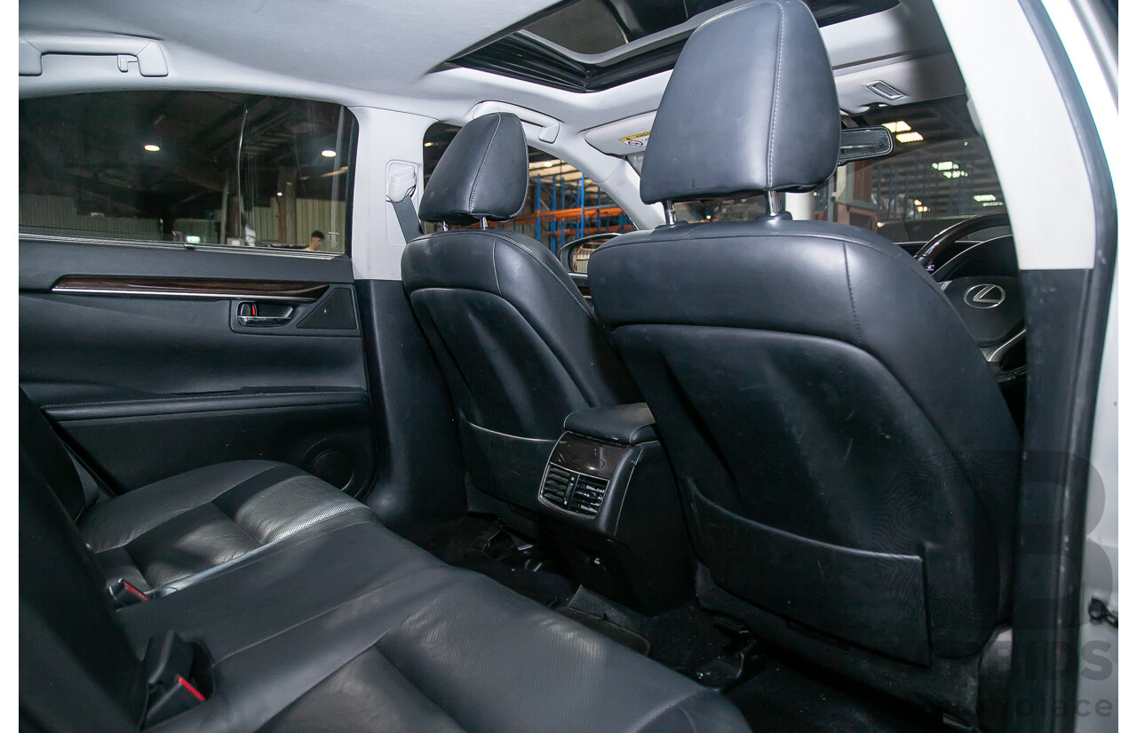 11/2013 Lexus Es300h Sports Luxury AVV60R 4d Sedan Metallic Silver 2.5L - Hybrid