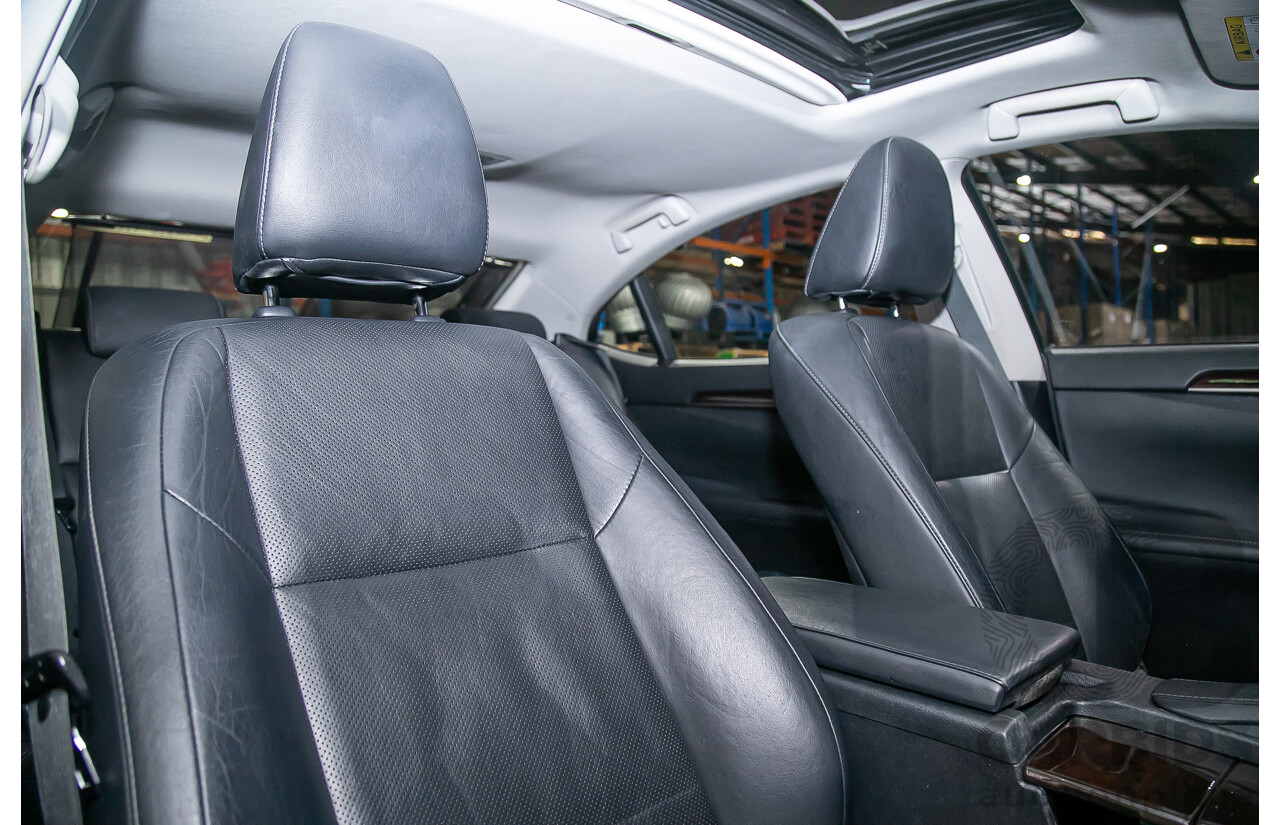 11/2013 Lexus Es300h Sports Luxury AVV60R 4d Sedan Metallic Silver 2.5L - Hybrid