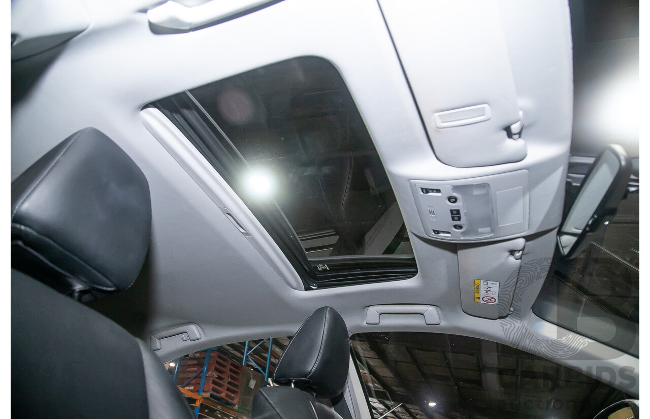 11/2013 Lexus Es300h Sports Luxury AVV60R 4d Sedan Metallic Silver 2.5L - Hybrid