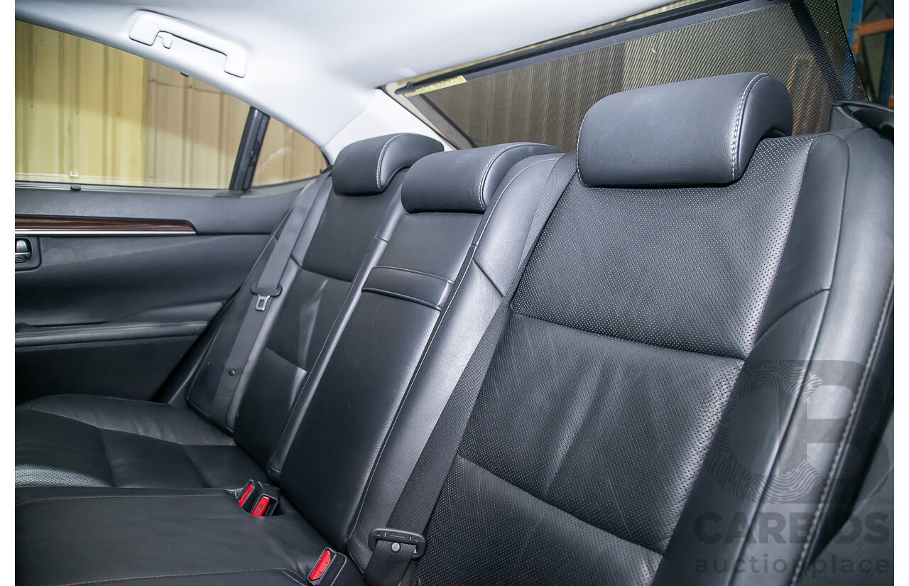 11/2013 Lexus Es300h Sports Luxury AVV60R 4d Sedan Metallic Silver 2.5L - Hybrid