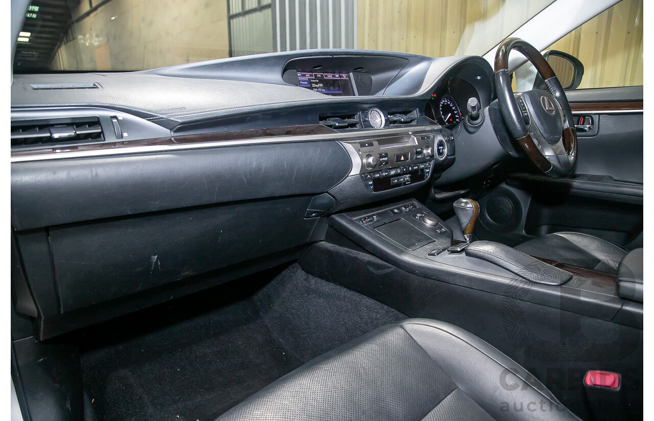 11/2013 Lexus Es300h Sports Luxury AVV60R 4d Sedan Metallic Silver 2.5L - Hybrid