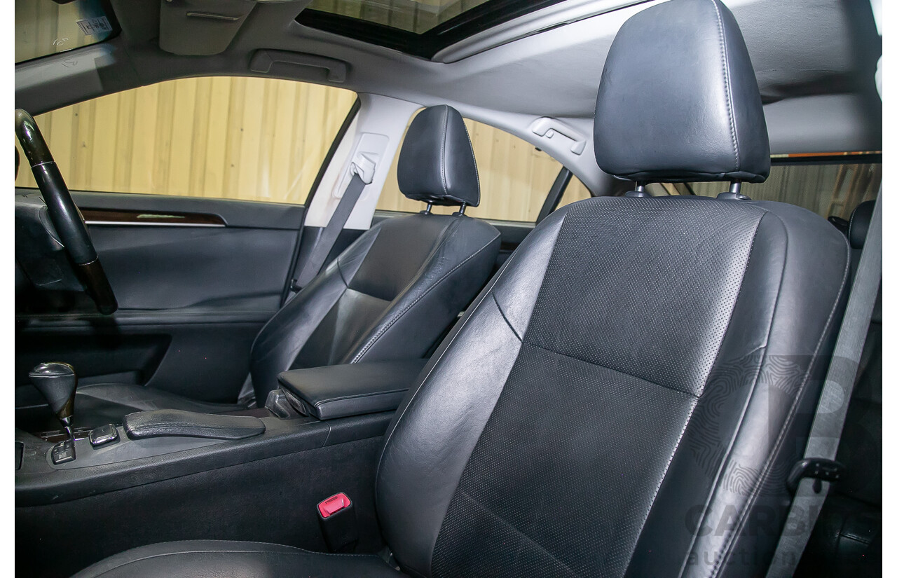 11/2013 Lexus Es300h Sports Luxury AVV60R 4d Sedan Metallic Silver 2.5L - Hybrid