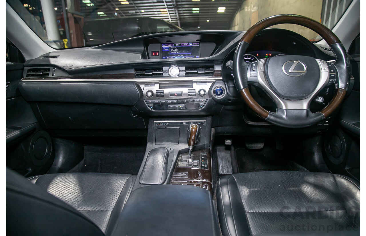 11/2013 Lexus Es300h Sports Luxury AVV60R 4d Sedan Metallic Silver 2.5L - Hybrid