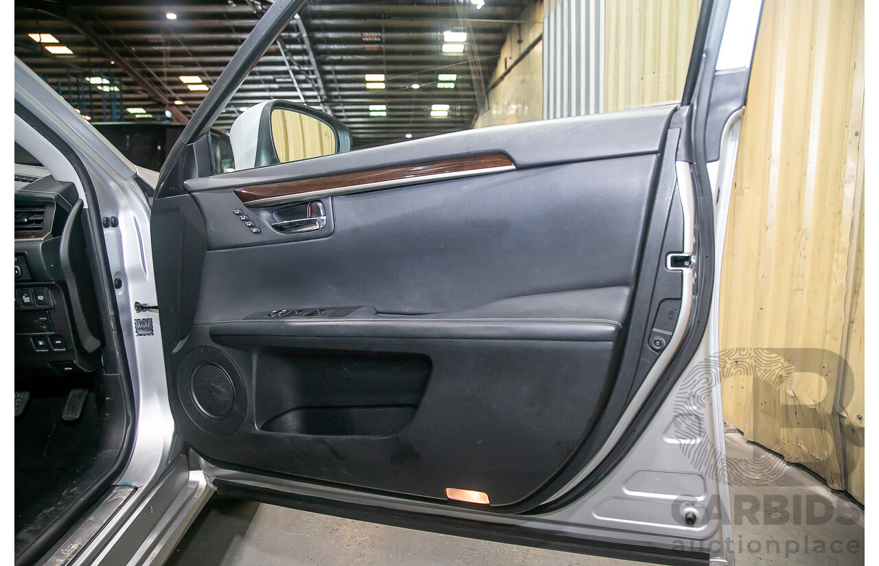 11/2013 Lexus Es300h Sports Luxury AVV60R 4d Sedan Metallic Silver 2.5L - Hybrid