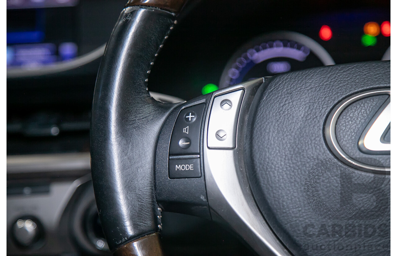 11/2013 Lexus Es300h Sports Luxury AVV60R 4d Sedan Metallic Silver 2.5L - Hybrid