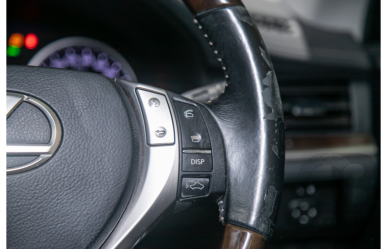 11/2013 Lexus Es300h Sports Luxury AVV60R 4d Sedan Metallic Silver 2.5L - Hybrid