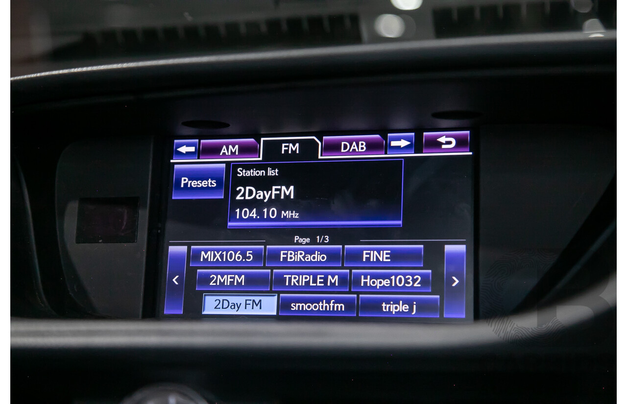 11/2013 Lexus Es300h Sports Luxury AVV60R 4d Sedan Metallic Silver 2.5L - Hybrid